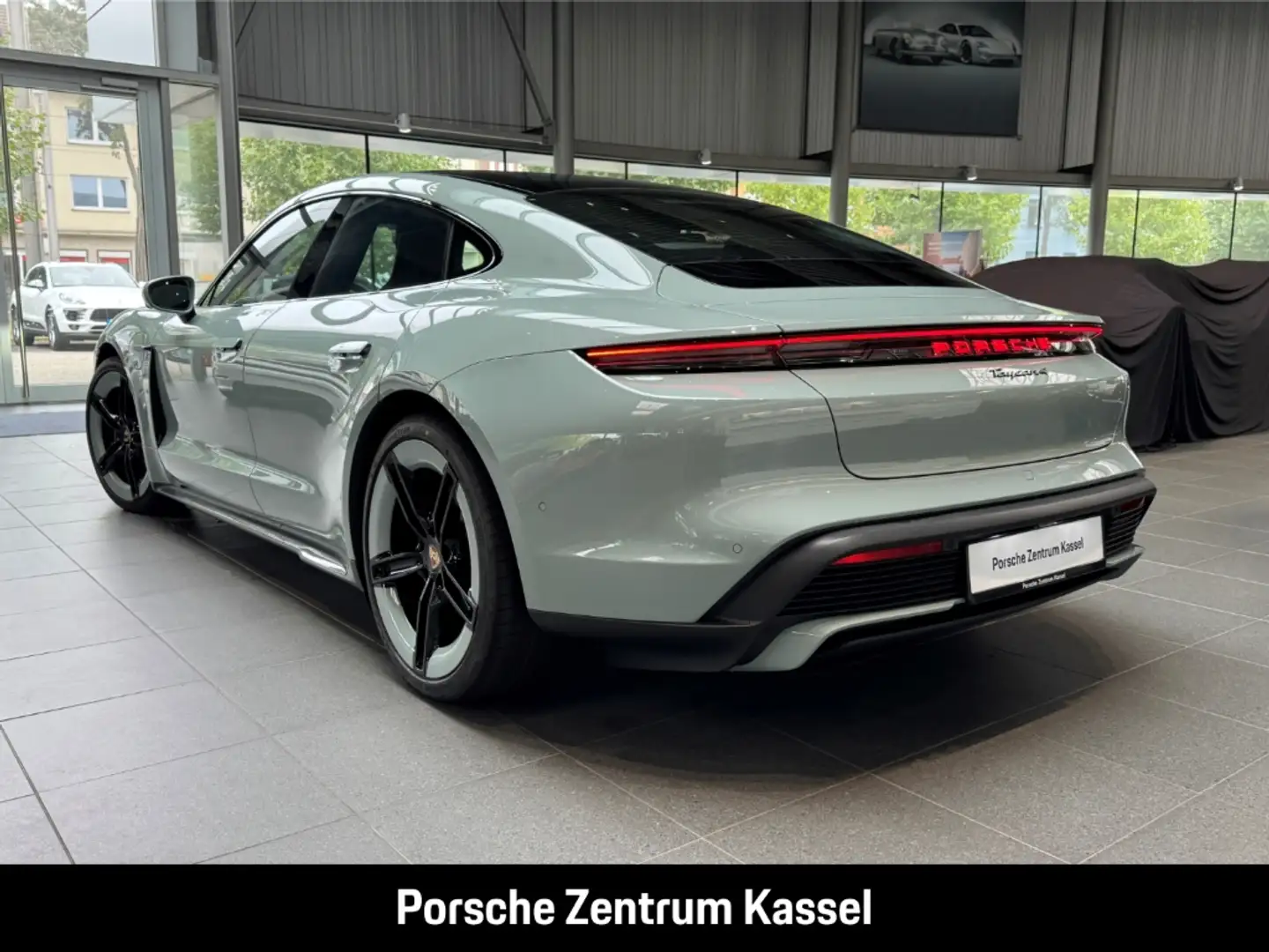 Porsche Taycan Plus 4 Vert - 2