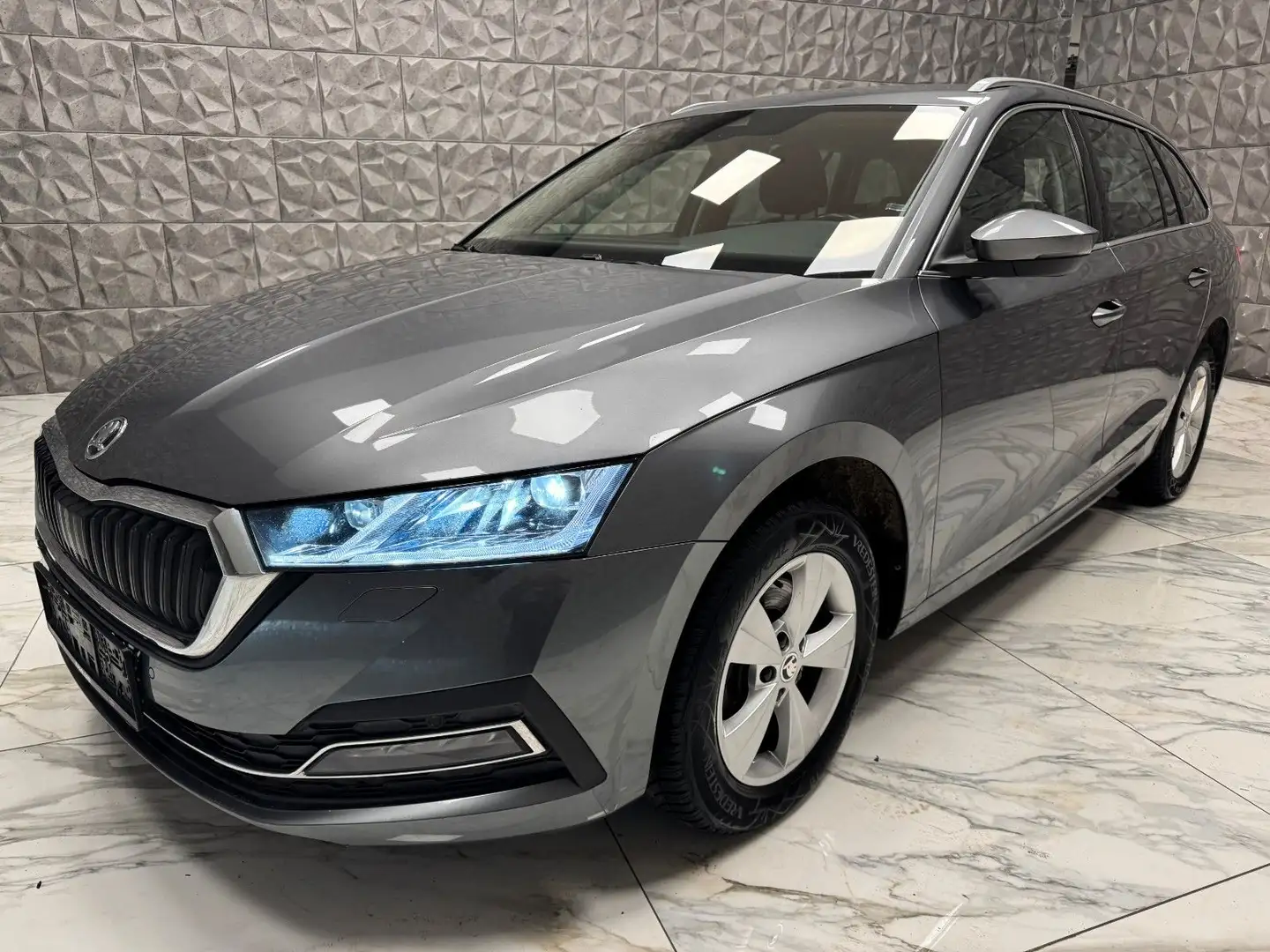 Skoda Octavia Combi Style 4x4 *Voll Fahrbereit* Grau - 2