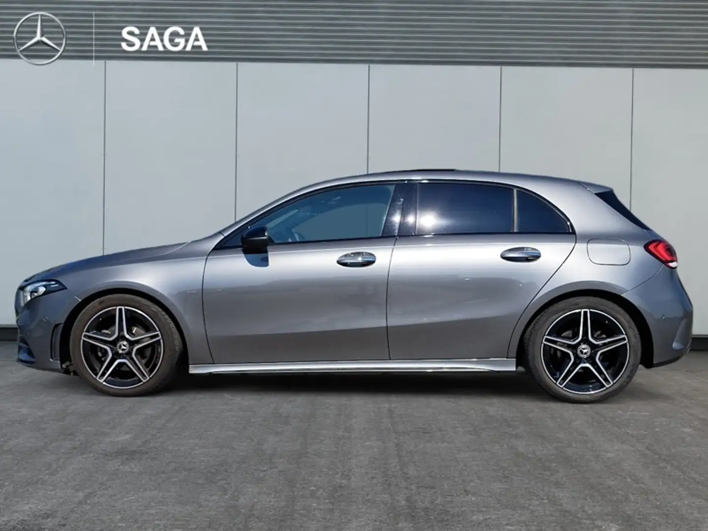 Mercedes-Benz A 180 180 AMG Line - 2