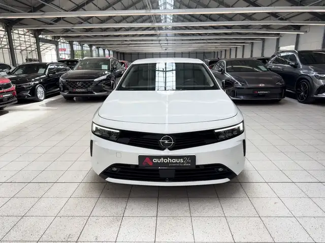 Opel Astra view 2