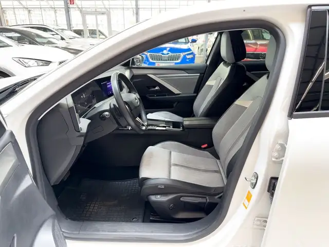 Opel Astra view 8