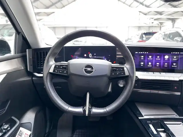 Opel Astra view 10