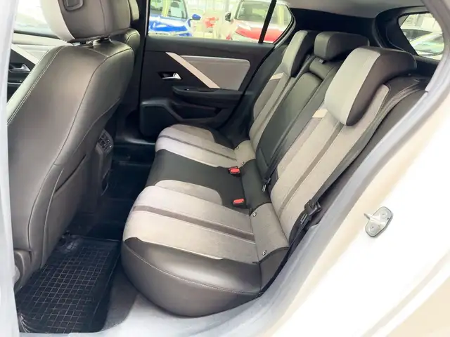 Opel Astra view 15