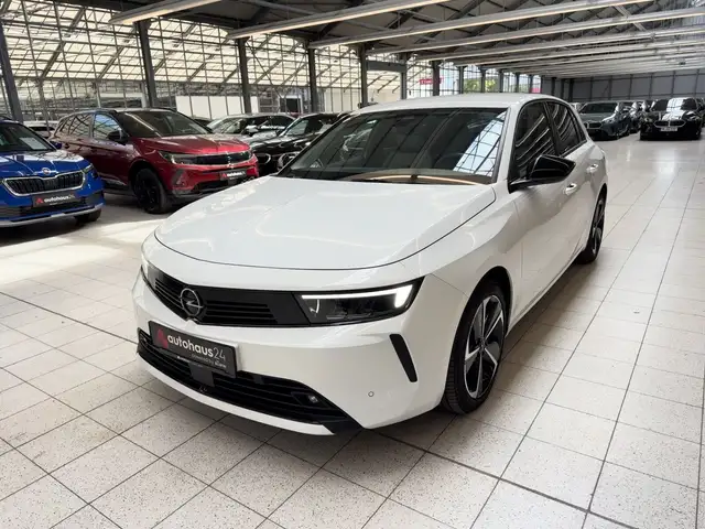 Opel Astra view 3
