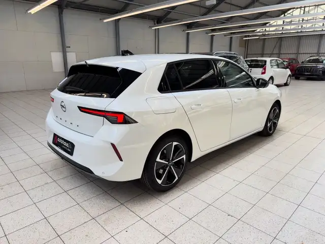 Opel Astra view 5