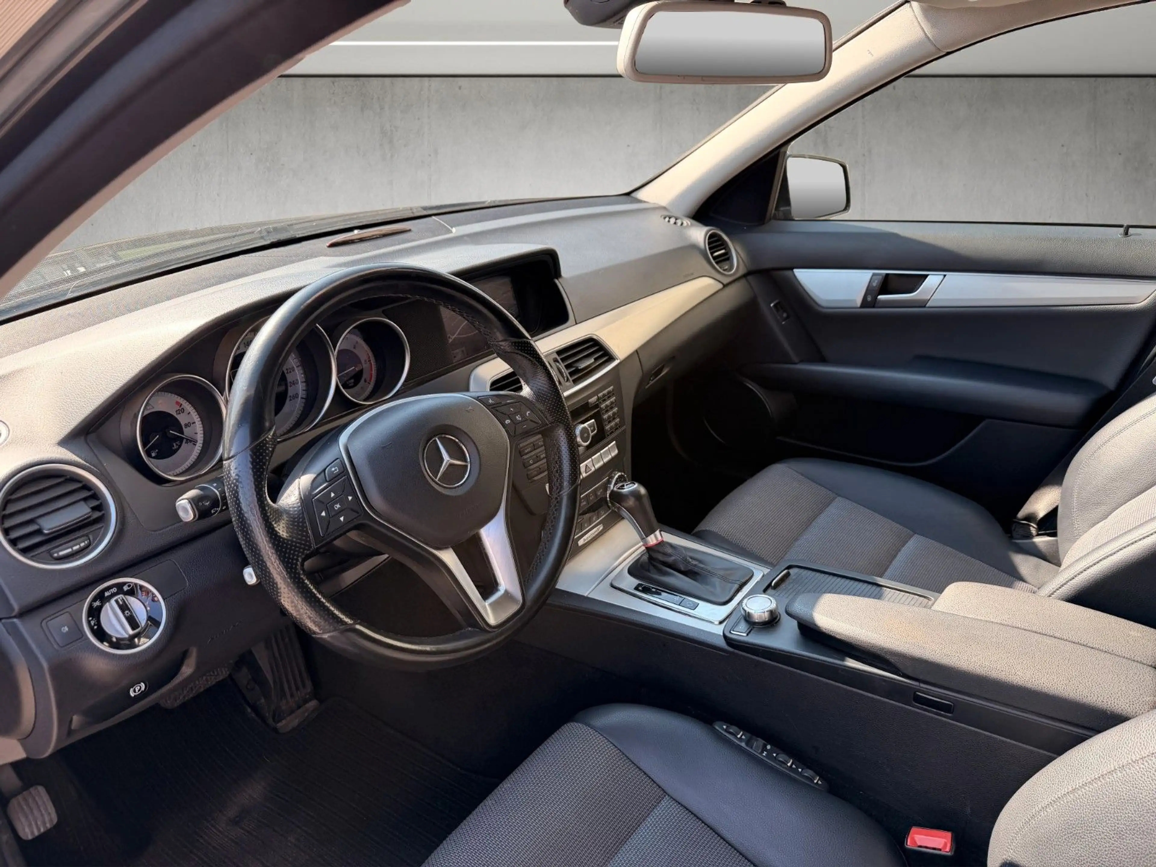 Mercedes-Benz C 220 T CDI Avantgarde*Xenon*COMAND*Autoamtik — photo 4