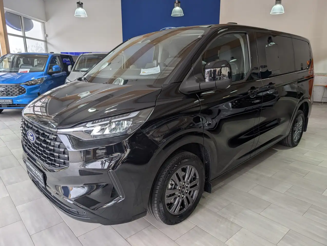 Ford Tourneo Custom Titanium Standheizung / 70L Tank — photo 1 of 36