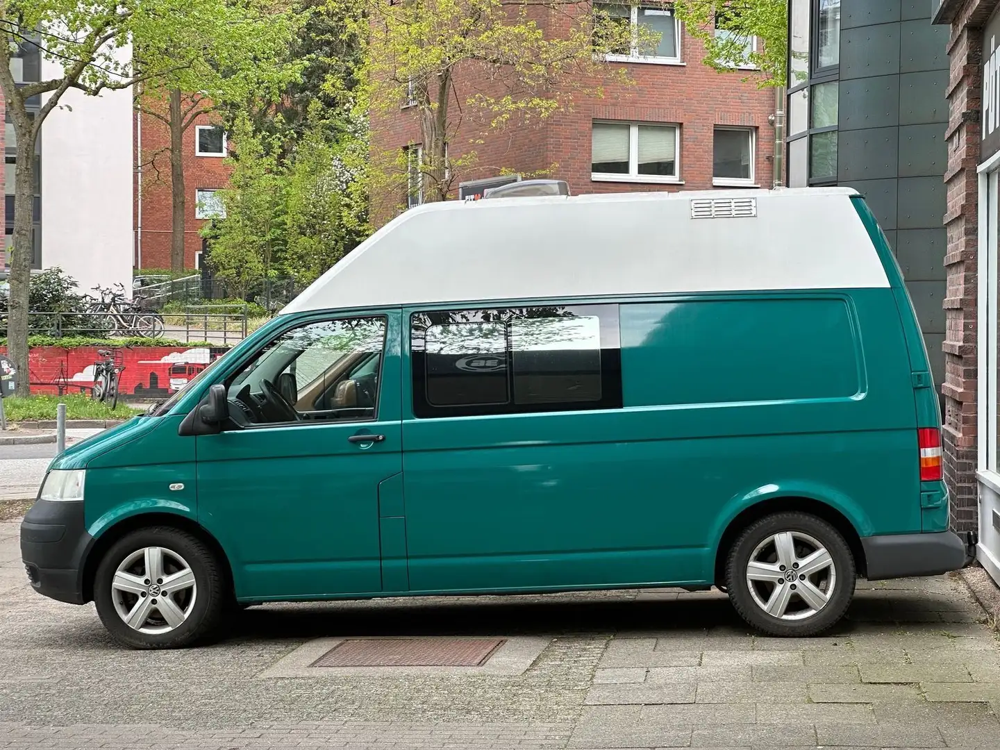 Volkswagen T5 Hochdach mit VW California Ausbau Grün - 1