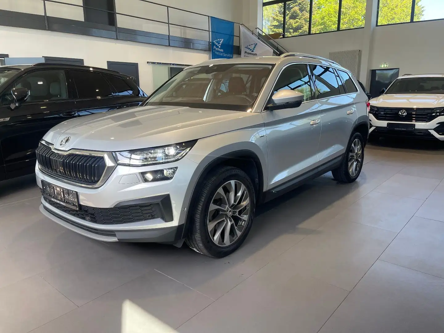 Skoda Kodiaq Clever 1.5 TSI DSG AID/ACC/MATRIX/KAM/KEY Silber - 1