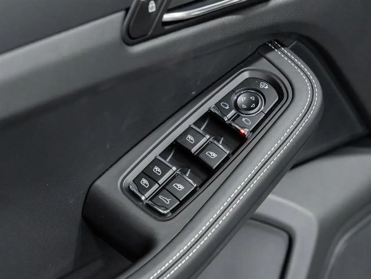 Porsche Macan снимка Porsche Macan