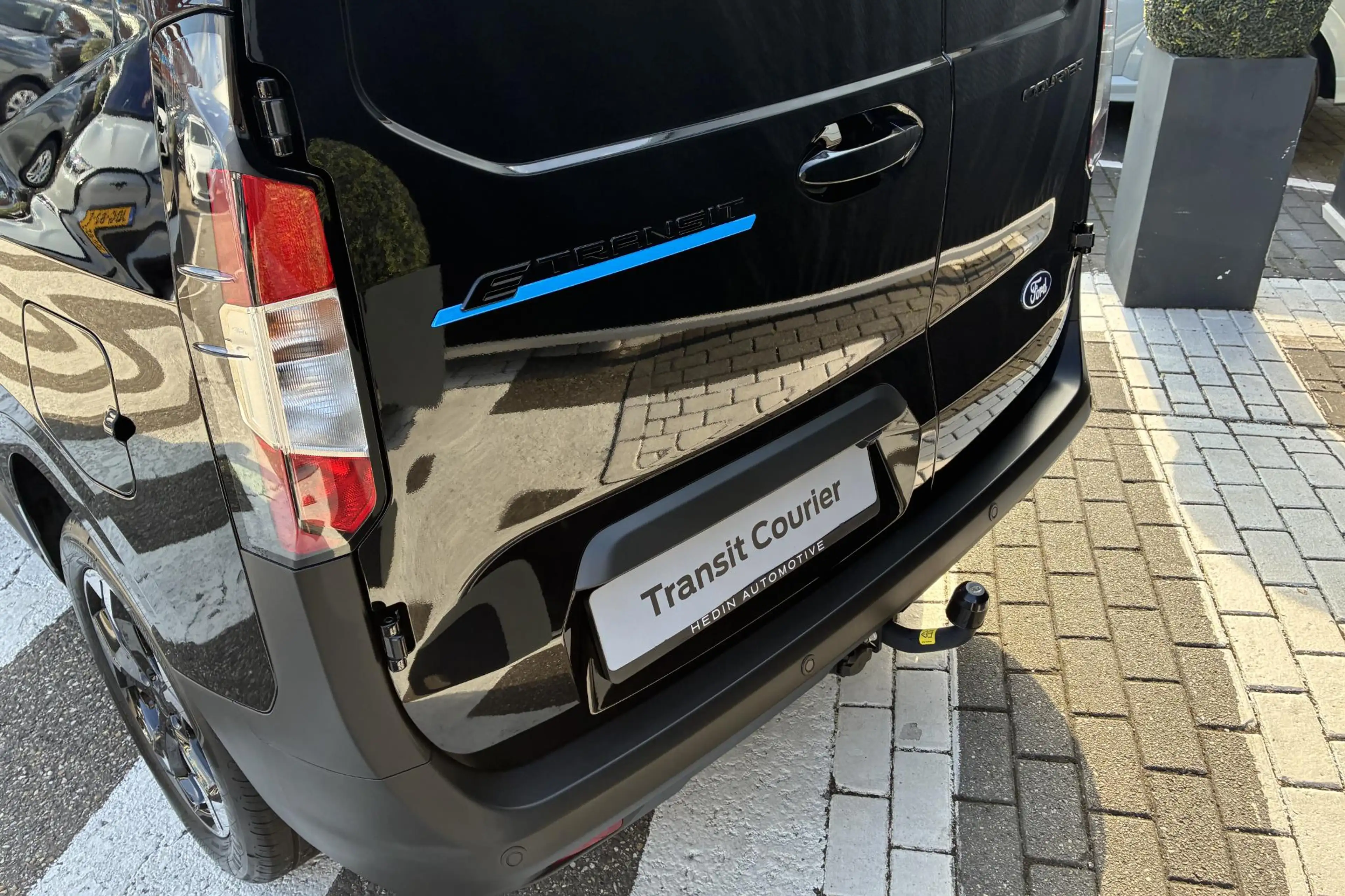 Ford Transit Courier E-Transit Limited 46 kWh | Trekhaak | Driver Assis — photo 6