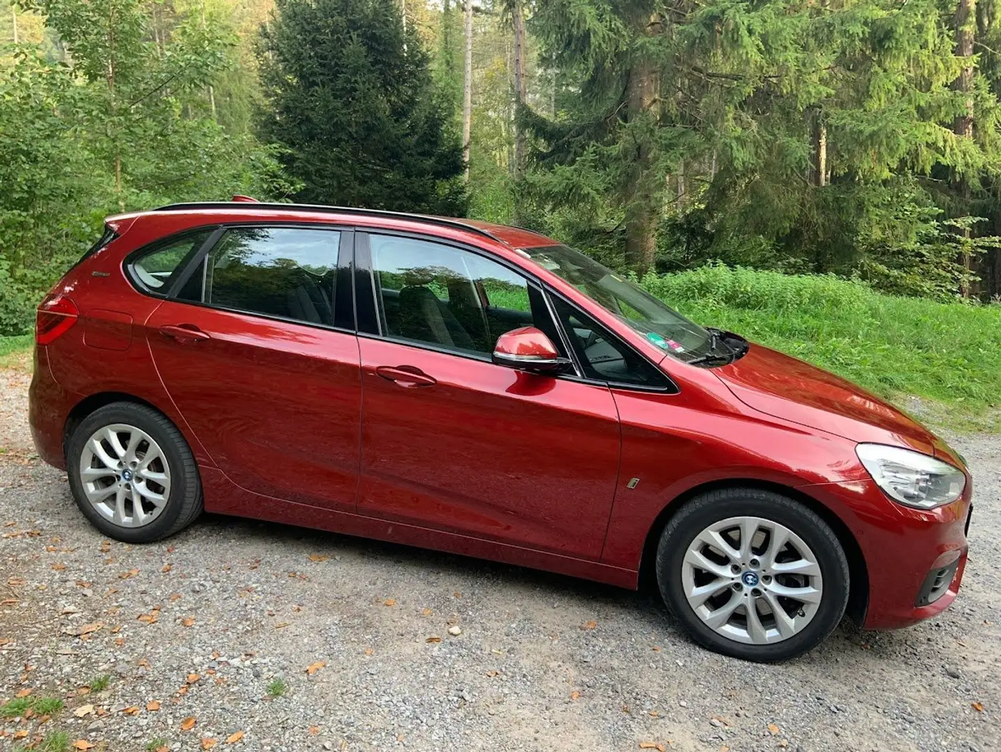 BMW 225 225xe PHEV Active Tourer Advantage Aut. Advantage Červená - 2