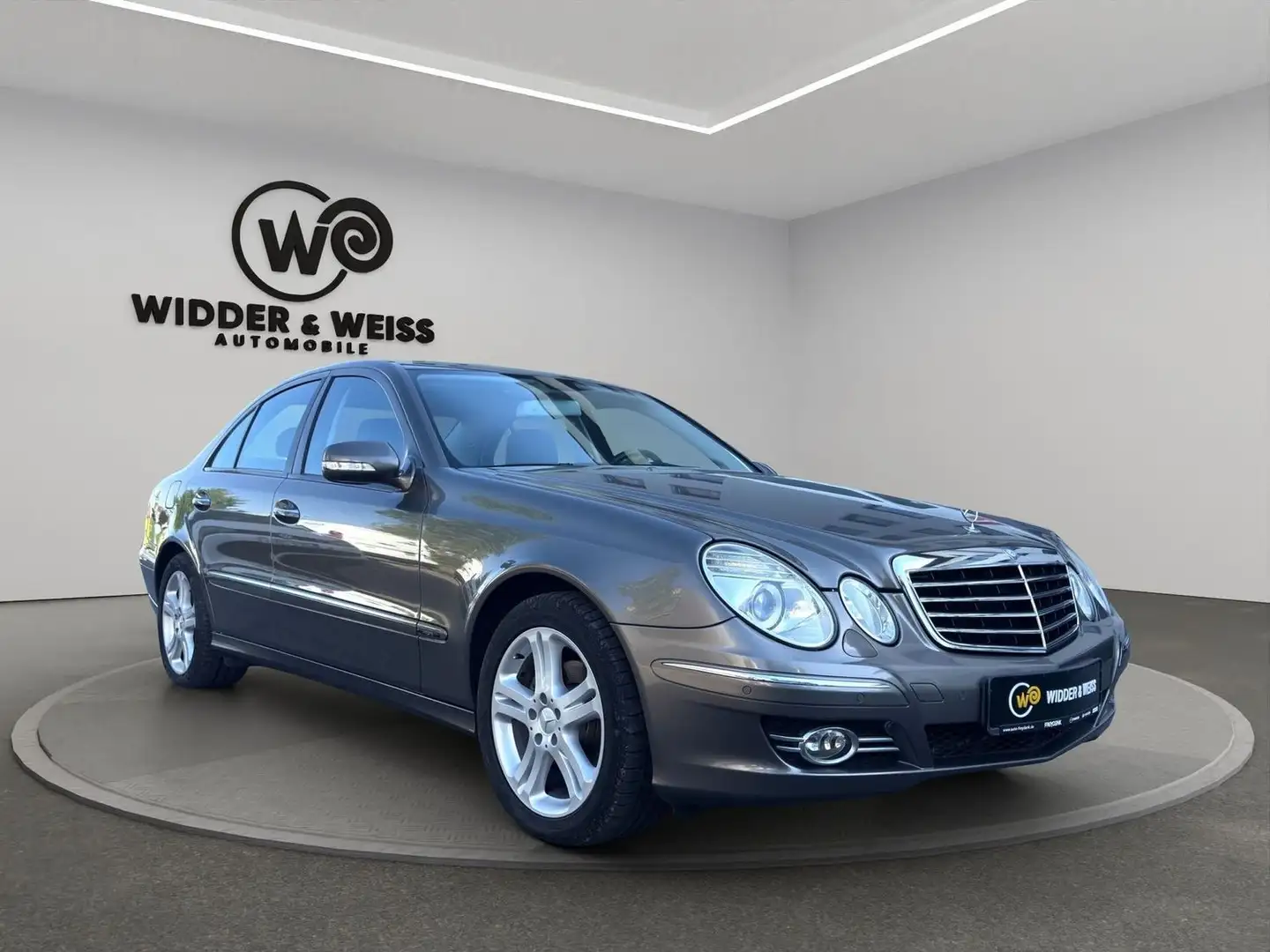 Mercedes-Benz E 280 Avantgarde AUTOMATIK/NAVI/XENON/SITZBELÜFTUNG Gris - 2
