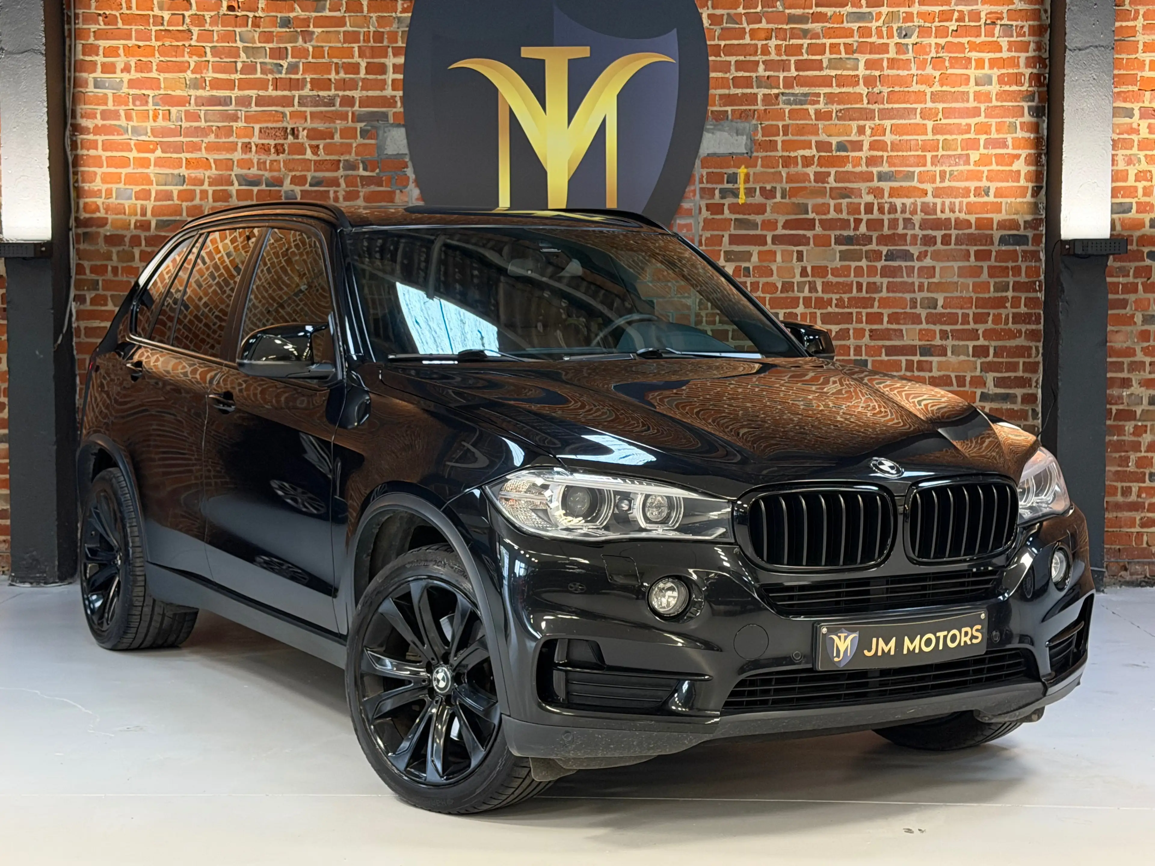 BMW X5 — photo 2