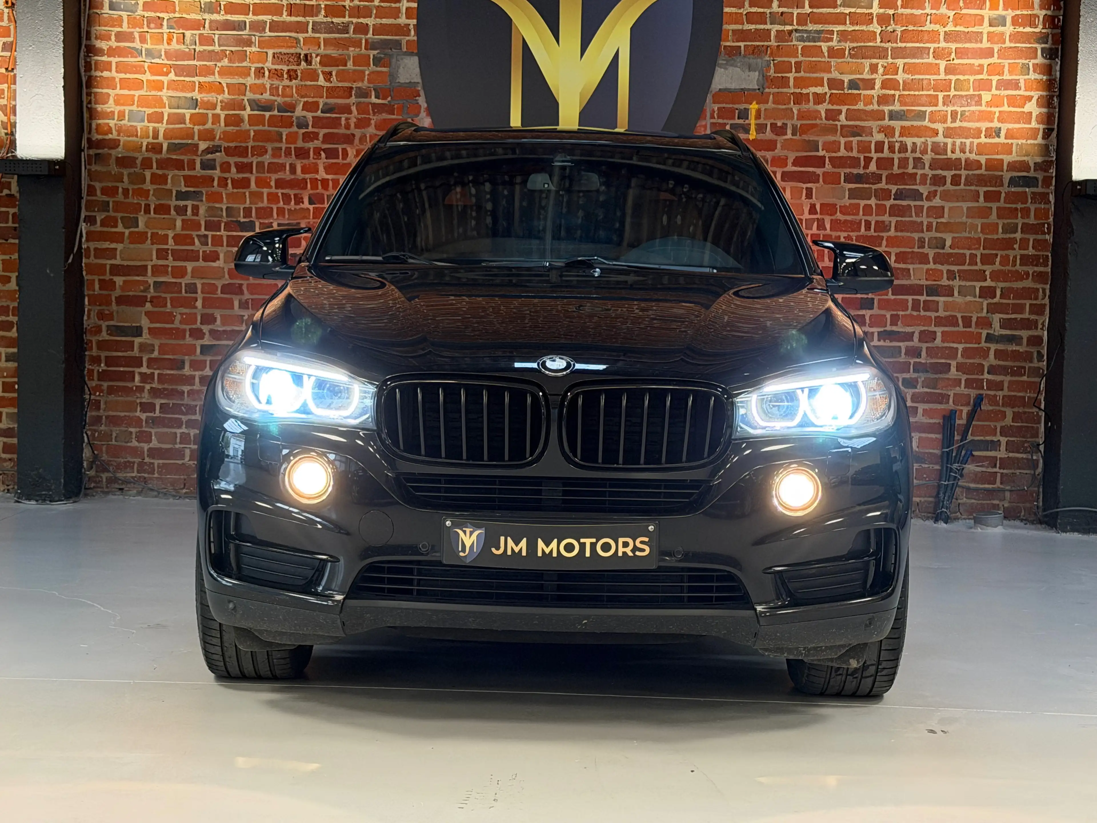BMW X5 — photo 4