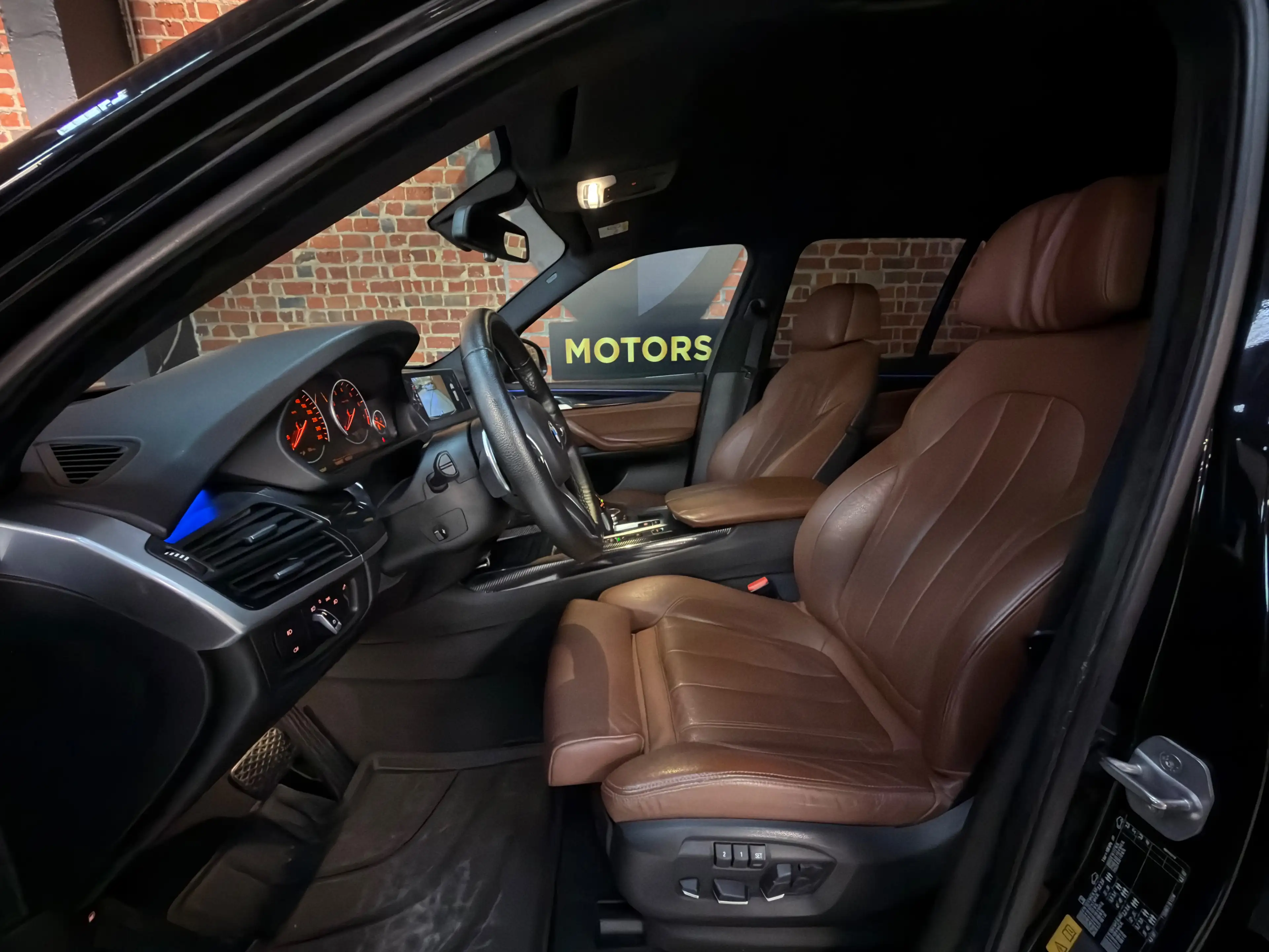 BMW X5 — photo 9