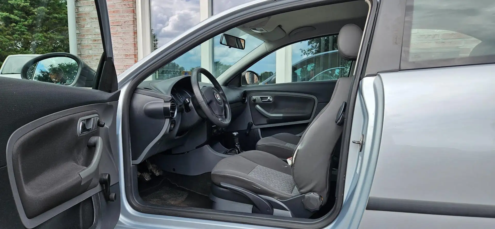 SEAT Ibiza 1.2-12V Selection Nieuwe Apk! Dealer Onderhouden! Grijs - 2