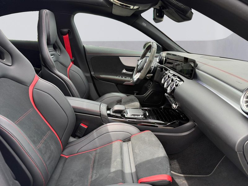 Mercedes-Benz CLA 35 AMG 4MATIC — photo 12
