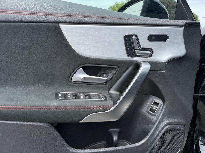 Mercedes-Benz CLA 35 AMG 4MATIC — photo 10