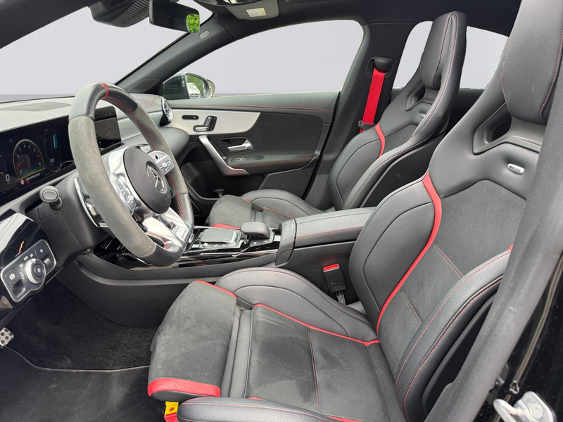 Mercedes-Benz CLA 35 AMG 4MATIC — photo 11