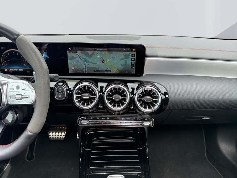 Mercedes-Benz CLA 35 AMG 4MATIC — photo 15