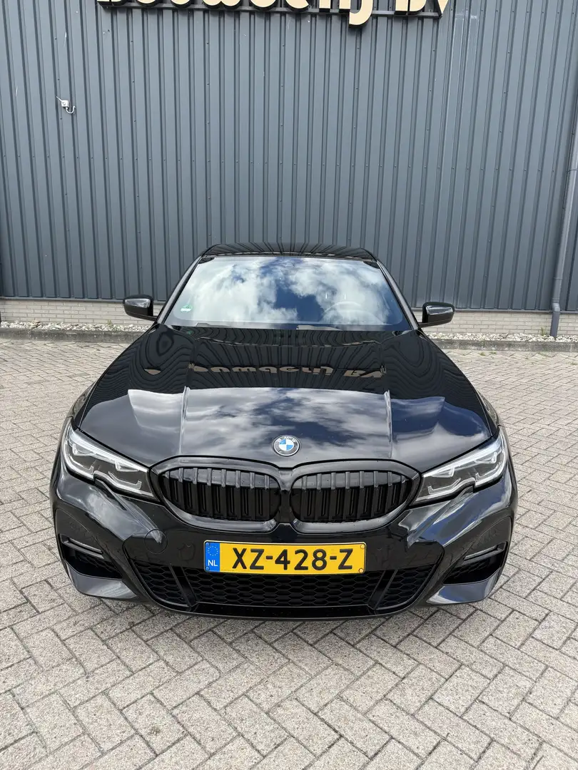 BMW 320 320i Aut. M Sport Zwart - 1