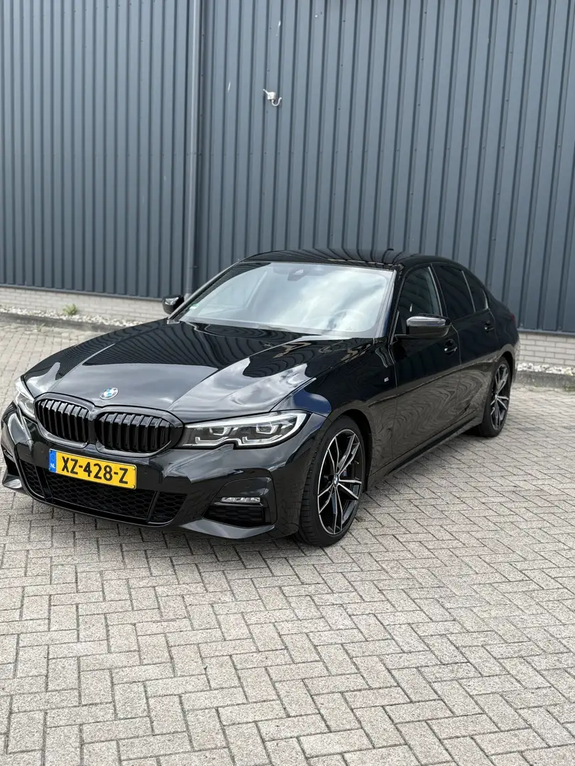 BMW 320 320i Aut. M Sport Zwart - 2