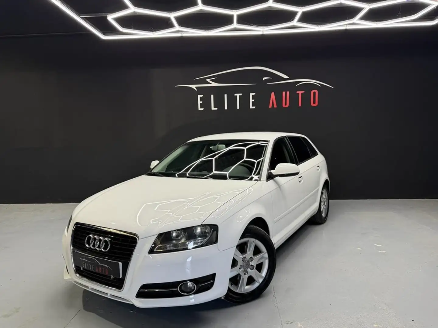 Audi A3 Sportback 1.6TDI Attraction Blanco - 1