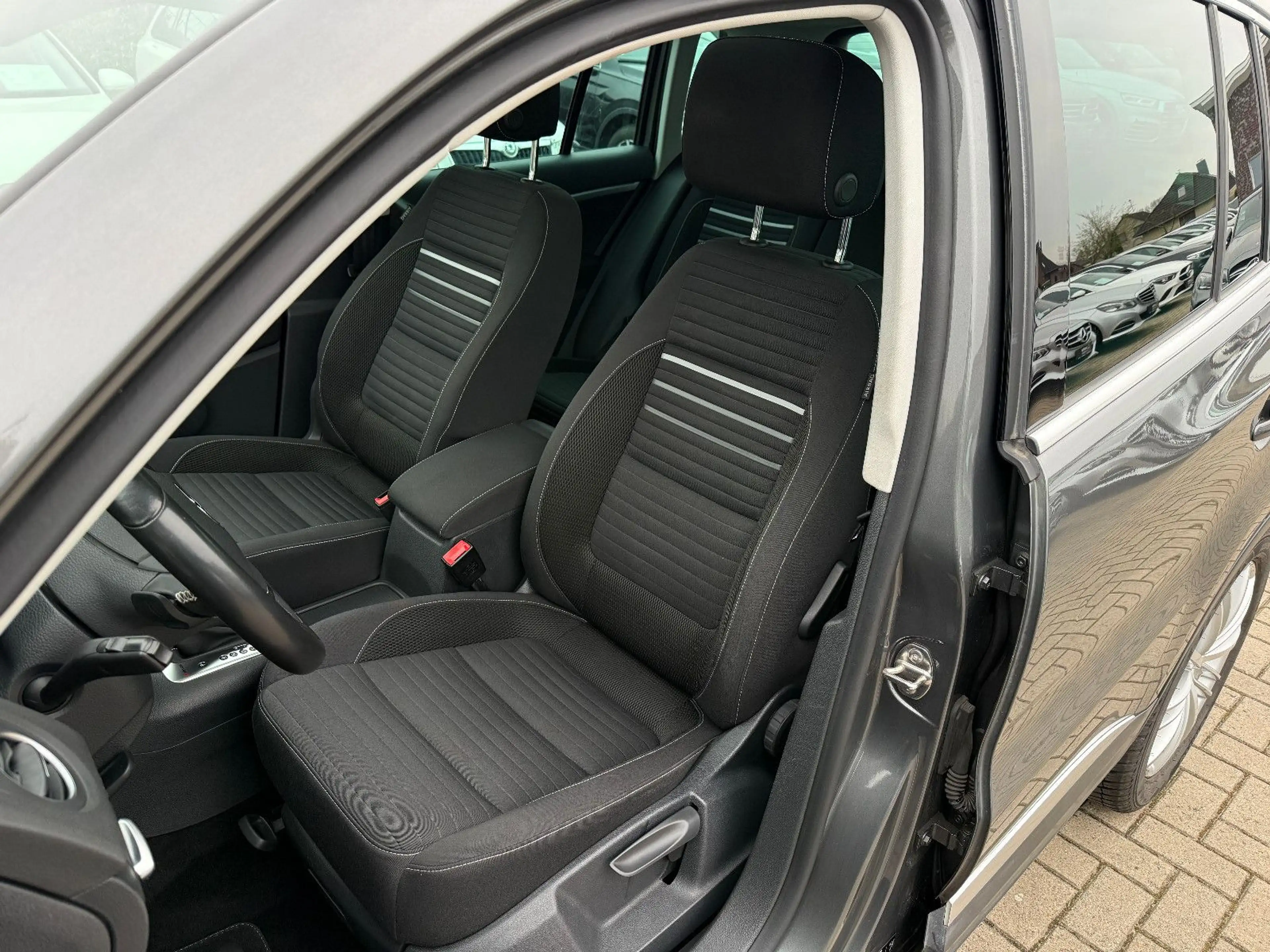 Volkswagen Tiguan 2.0TDI, DSG, 4x4, Kamera, TÜV+Service neu — photo 16