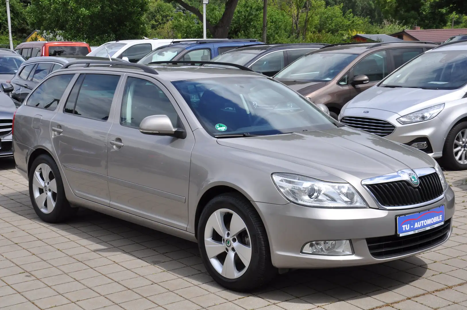Skoda Octavia Octavia Combi Family AHK-PDC SERVO-KLIMA-ALU-2HD - 1