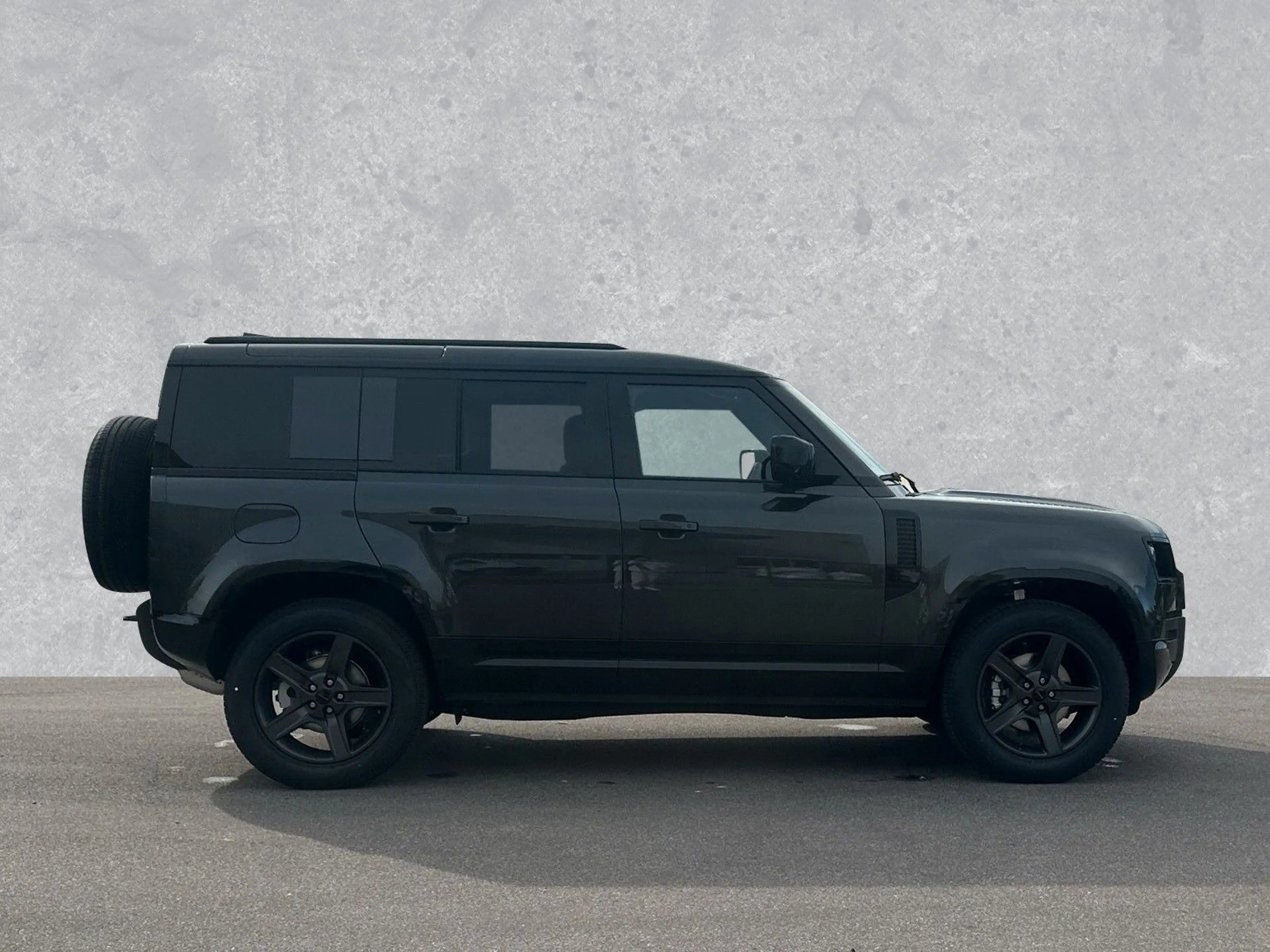 Land Rover Defender 110 D250 X-Dynamic SE AHK ACC SD — photo 6