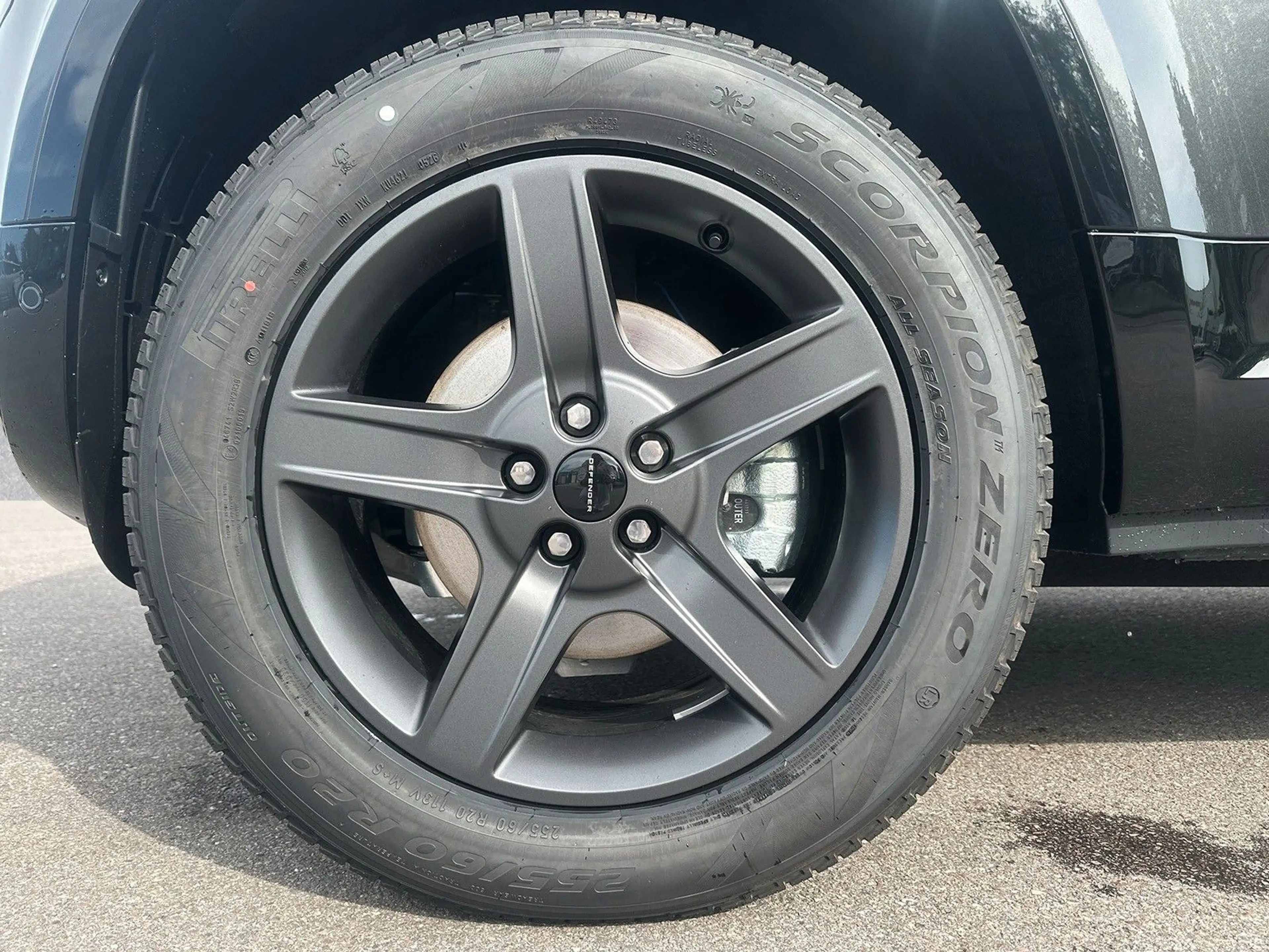 Land Rover Defender 110 D250 X-Dynamic SE AHK ACC SD — photo 9