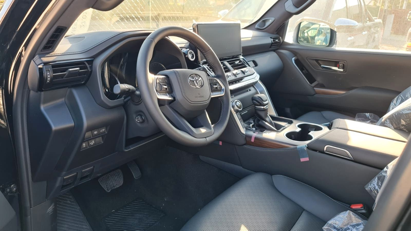 Toyota Land Cruiser 300 Premium+415HP+NEU+7SEATS+VOLL+EUreg — photo 8