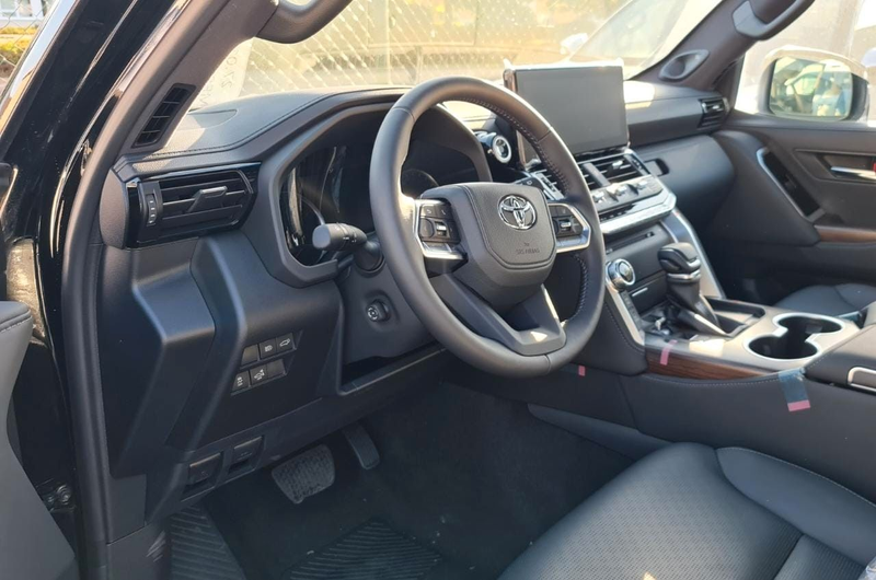 Toyota Land Cruiser 300 Premium+415HP+NEU+7SEATS+VOLL+EUreg — photo 9