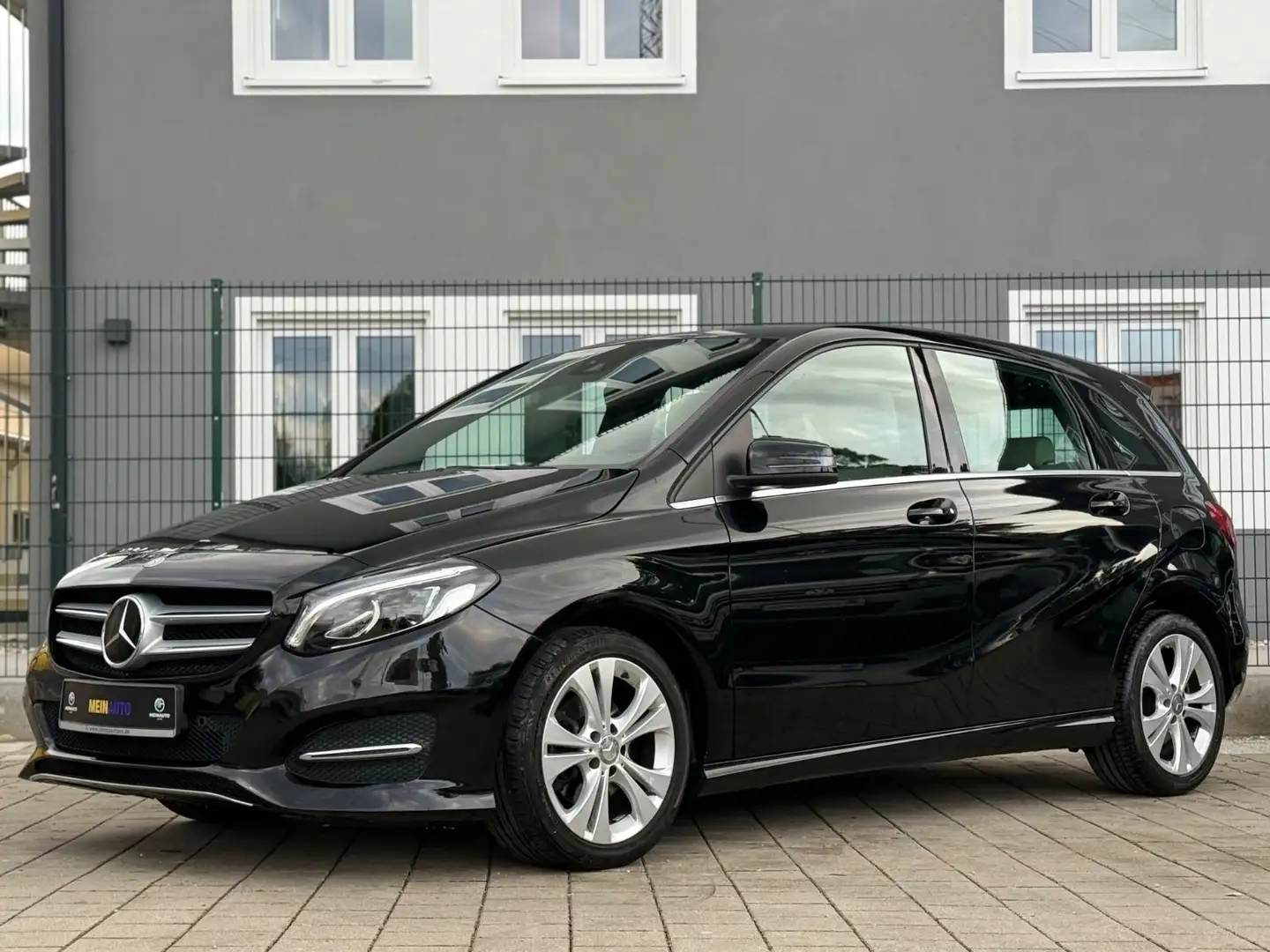 Mercedes-Benz B 220 URBAN/AHK/NAVI/LED/TEMP/KLIMA/MLTF Schwarz - 1