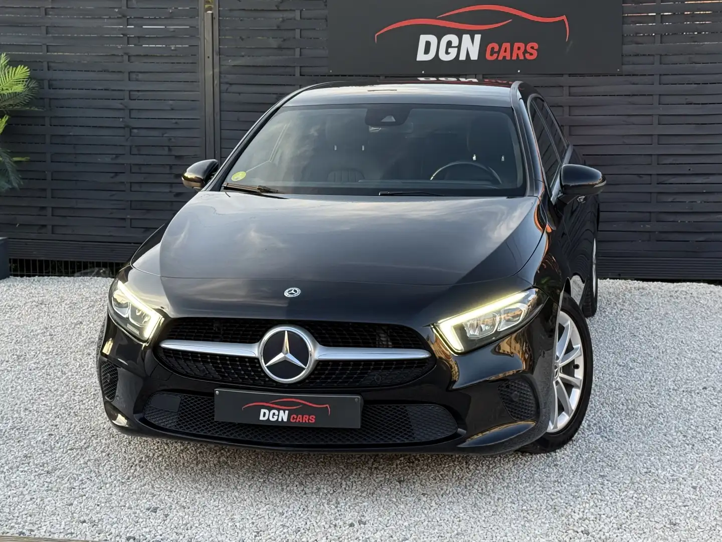 Mercedes-Benz A 180 d Business Solution Zwart - 1
