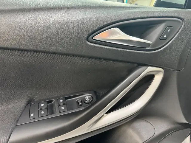 Opel Astra view 11