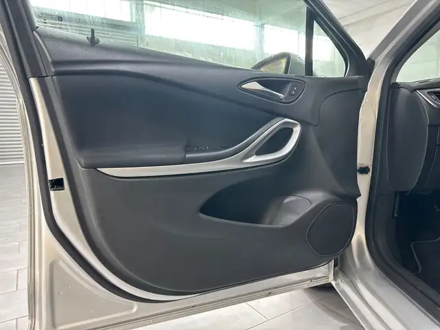Opel Astra view 10