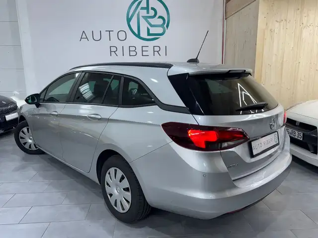 Opel Astra view 6