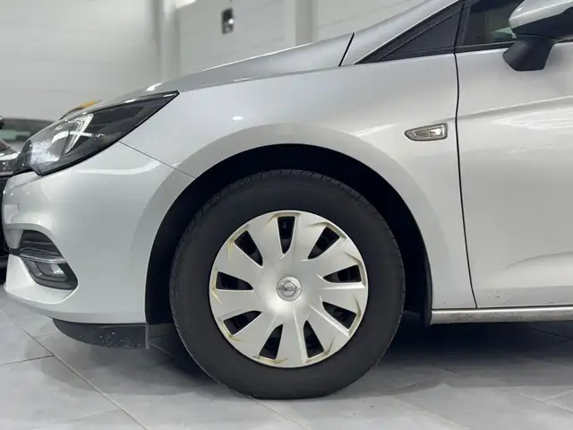 Opel Astra view 5