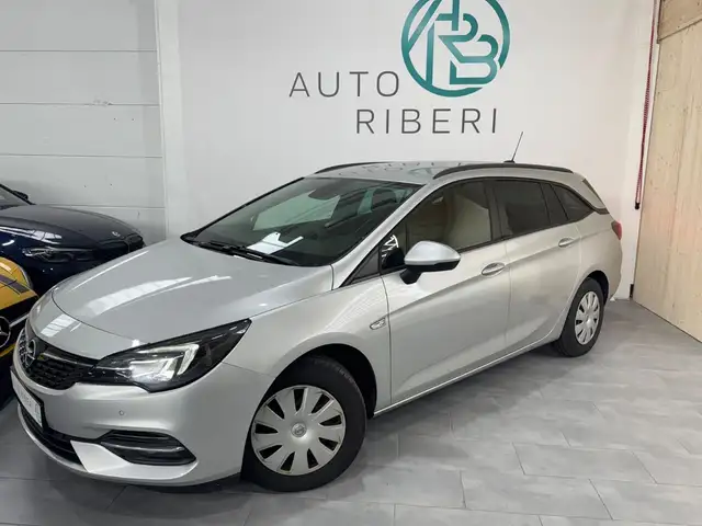 Opel Astra view 3