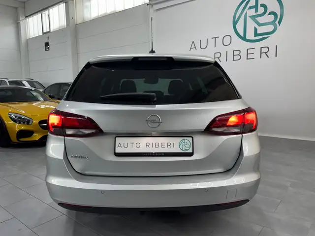 Opel Astra view 7