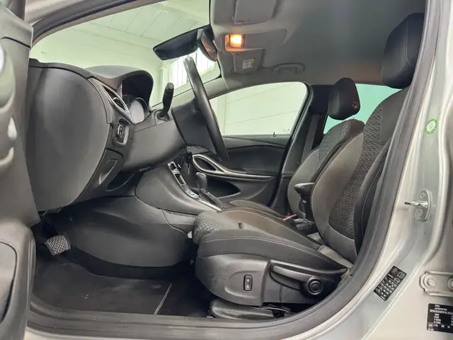 Opel Astra view 12