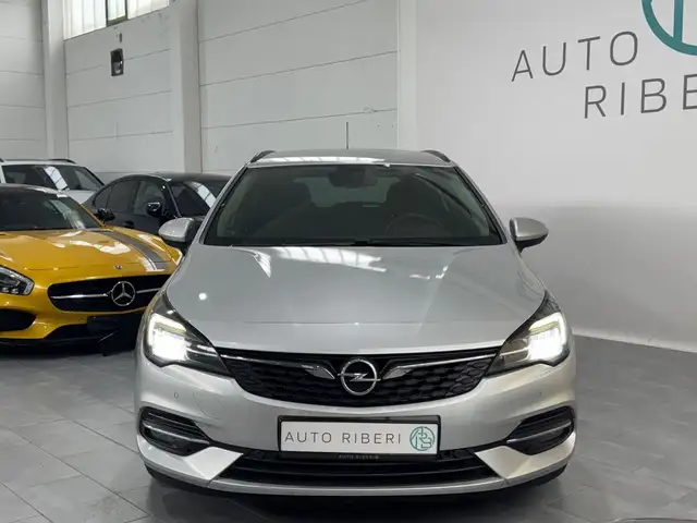 Opel Astra view 2