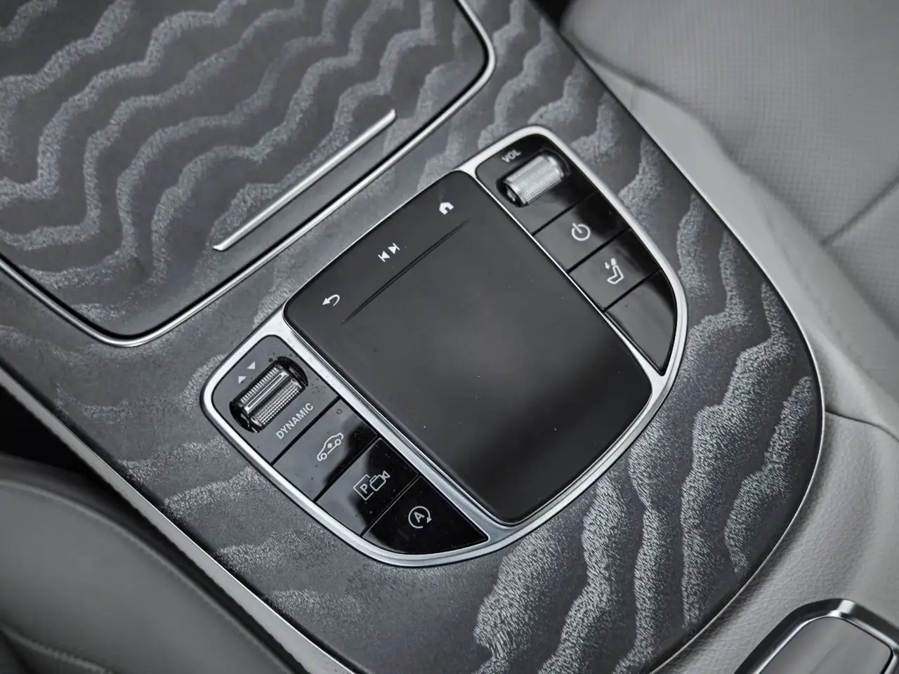 Mercedes-Benz E-Class снимка Mercedes-Benz E-Class