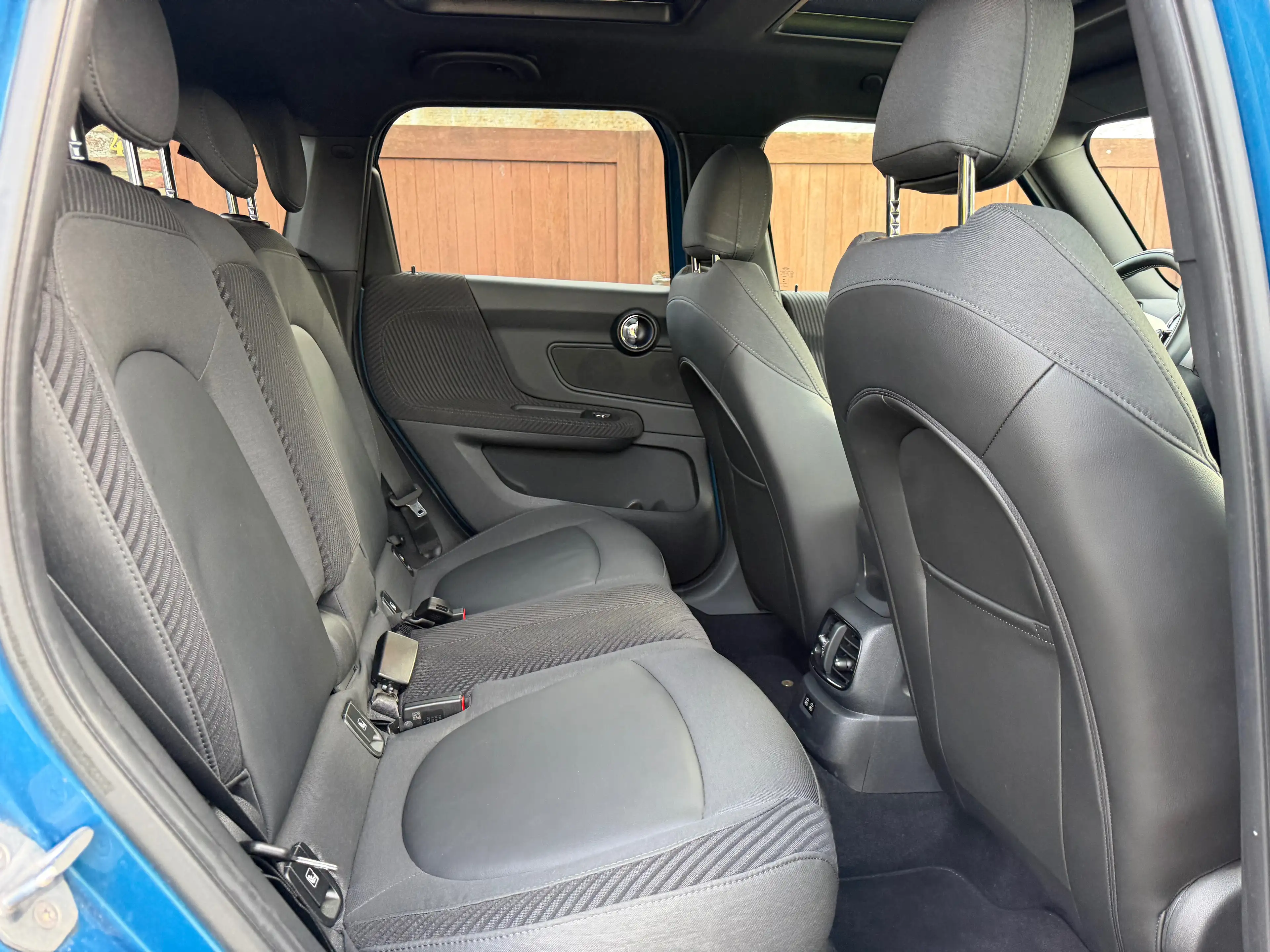 MINI Cooper Countryman 1.5 OPF *101.255 KM || PANO || HARMANKARDON || GARANTKE — photo 13