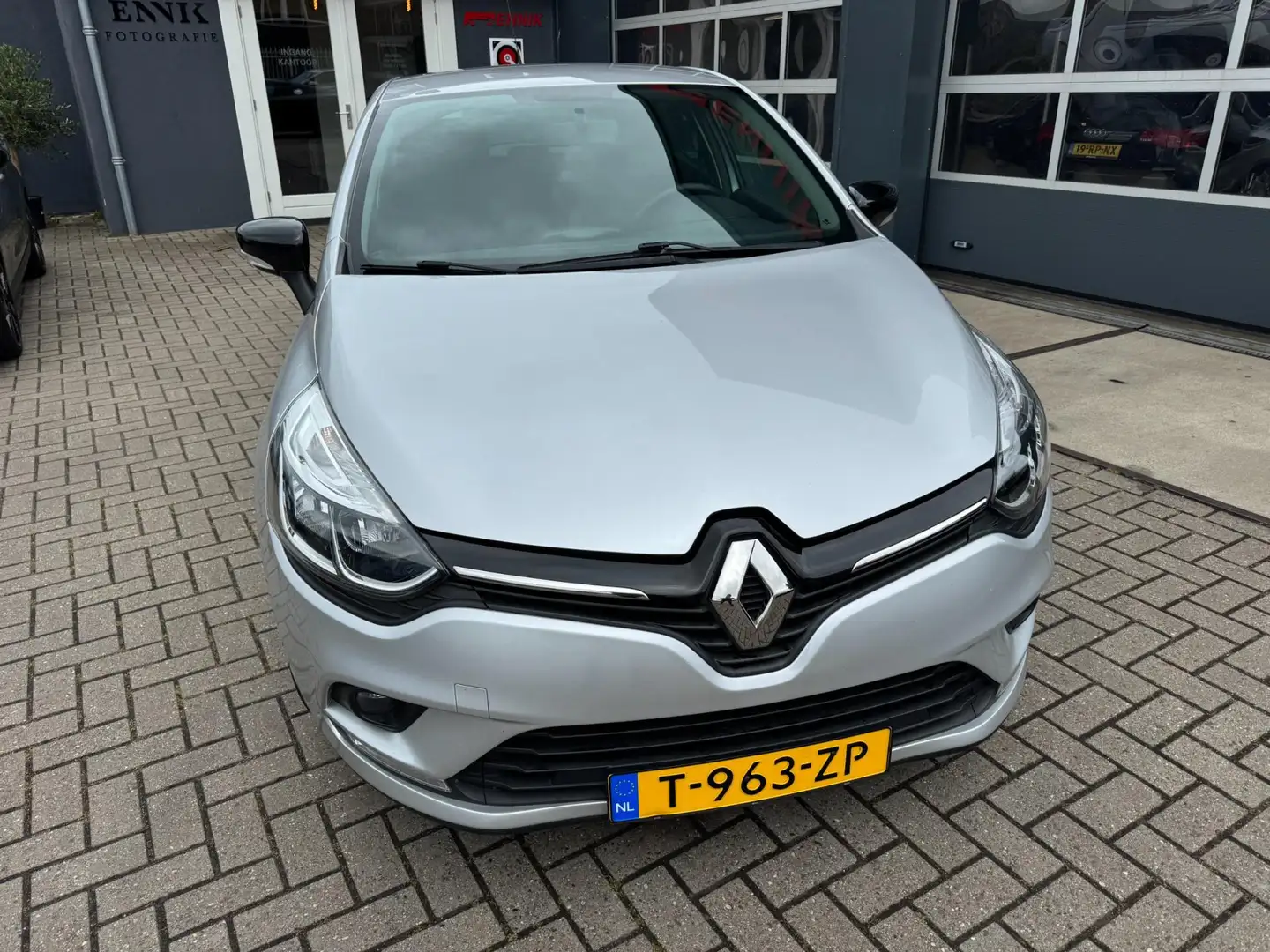 Renault Clio 0.9 TCe Limited / Cruise / Navi / 80.000 km ! / So Gris - 2