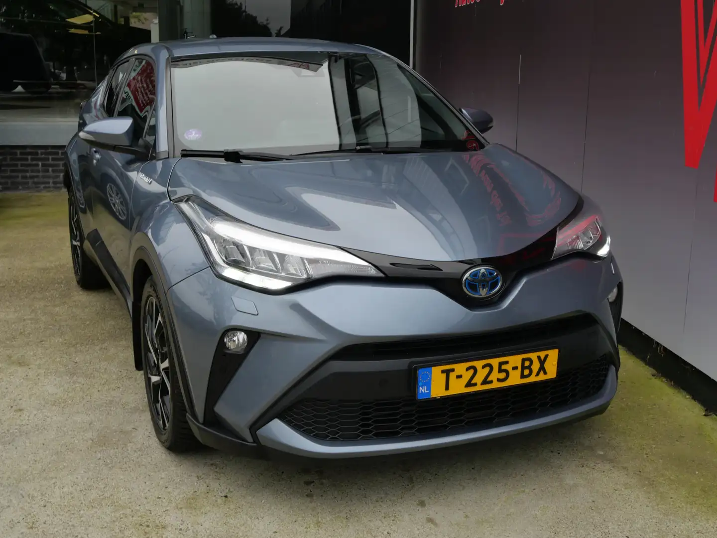 Toyota C-HR 1.8 HYBRID STYLE | A.C.C. | CAMERA | ALL-SEASON | Grijs - 2