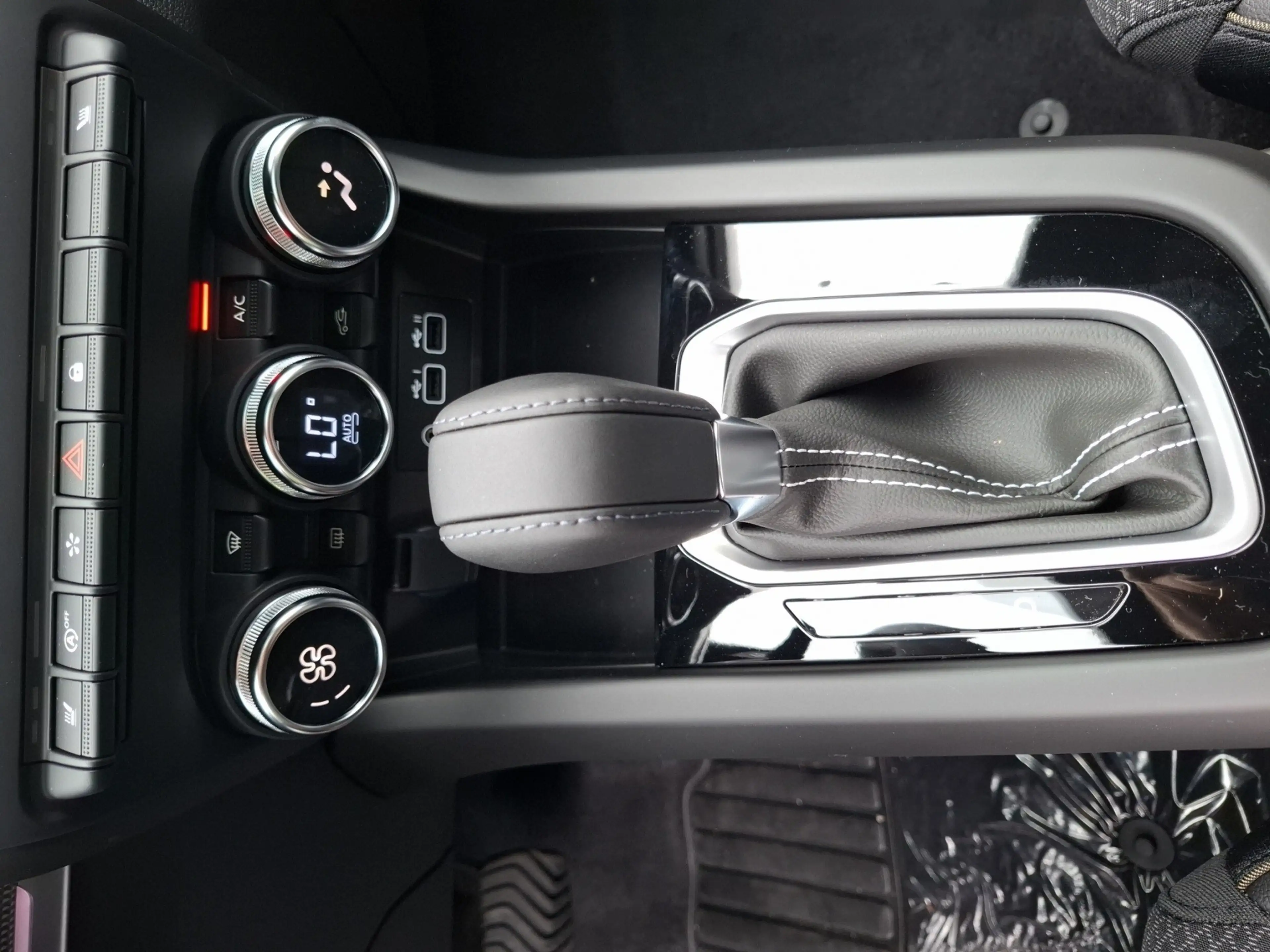 Renault Arkana TECHNO Mild Hybrid 140 EDC *Schiebedach* — photo 14