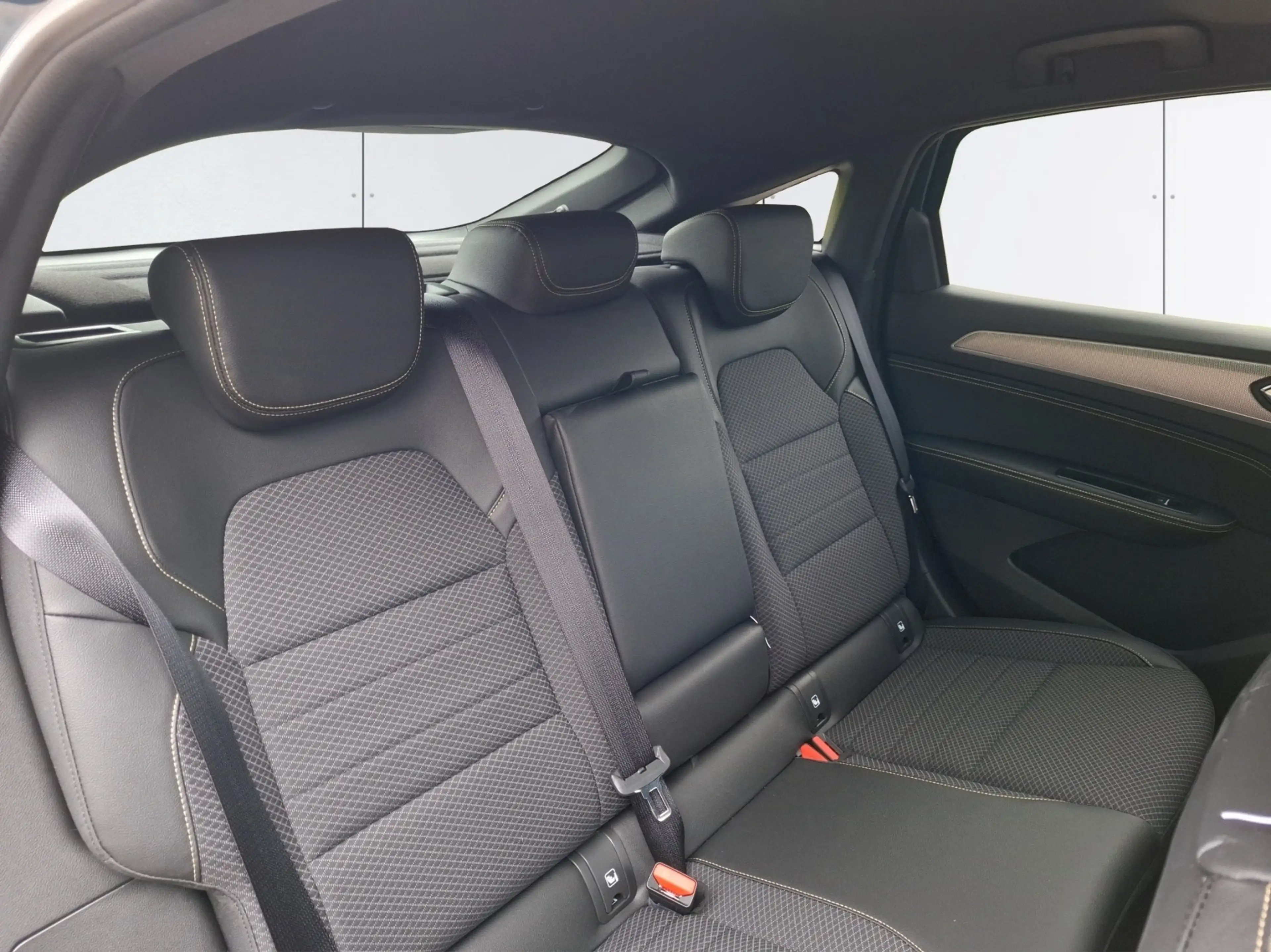 Renault Arkana TECHNO Mild Hybrid 140 EDC *Schiebedach* — photo 9